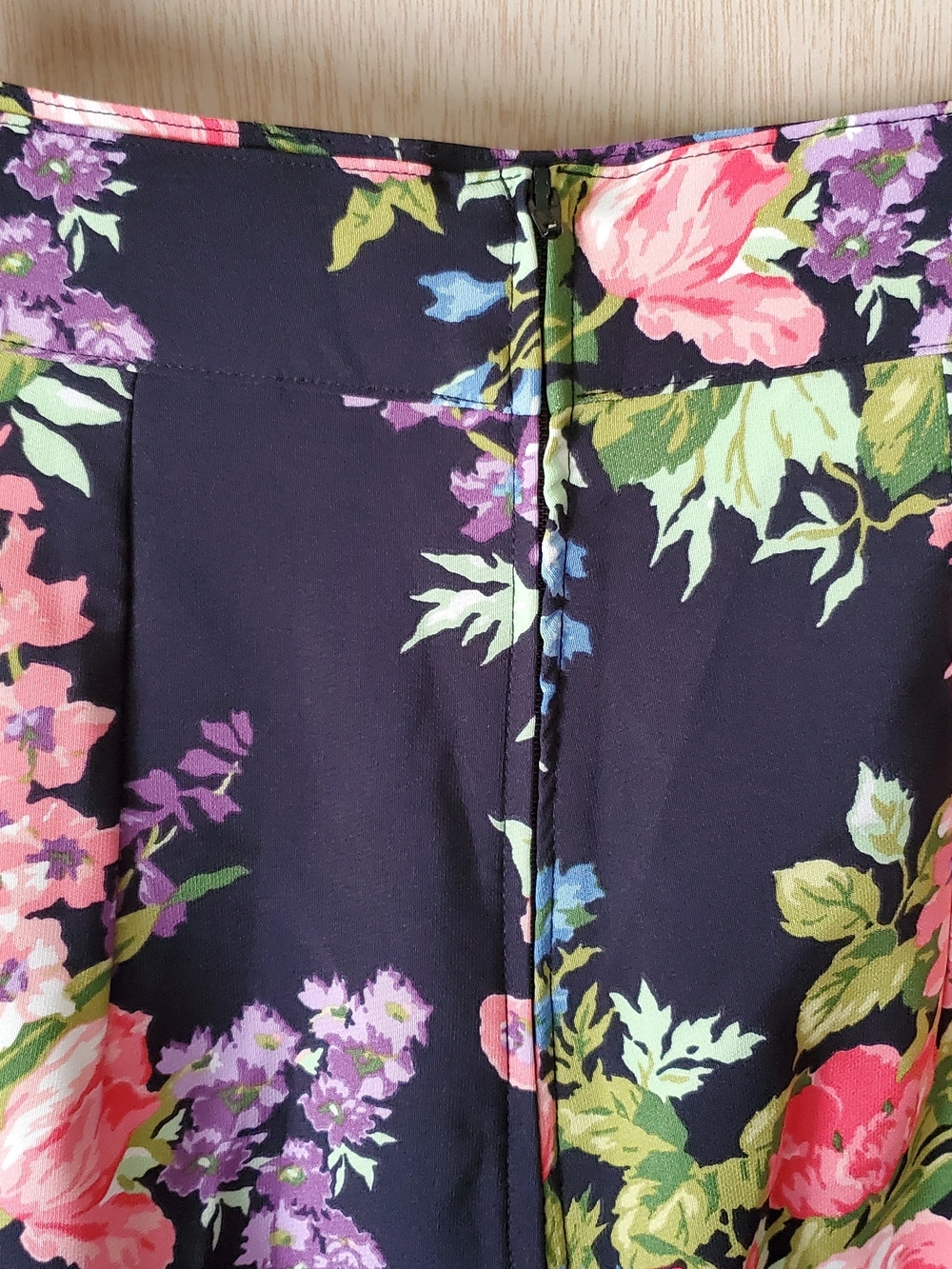 Vixen by Micheline Pitt Vacation Pants in Floral Print, Size LG NWT - Picture 5 of 7